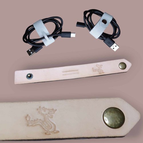 Range câble en cuir (personnalisable) pour chargeur câble informatique écouteur ou autre ( dragon )