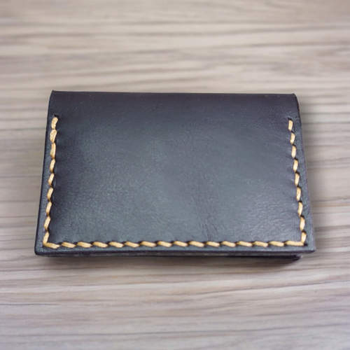 Porte carte bleu en cuir de veau cousu main idéal cadeau fête des pères noël saint valentin anniversaire ou pour le plaisir