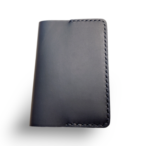 Protège ou porte passeport noir en cuir véritable artisanal vintage cadeau anniversaire noël plaisir d'offrir