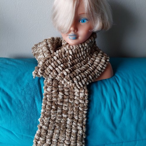 Echarpe femme laine pompon tricot fait main
