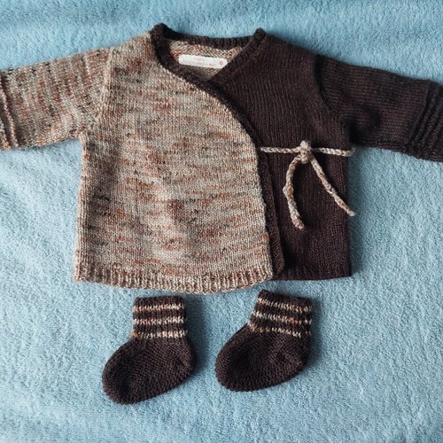 Ensemble brassiere et chaussons bebe 6 mois tricot fait main