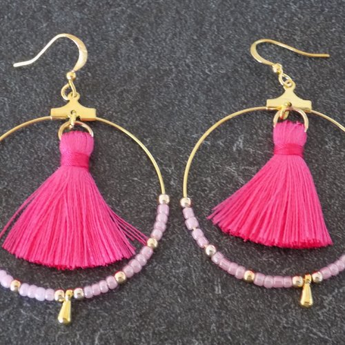 Boucles d'oreilles créoles dorée, rose fluo et ses perles assorties 