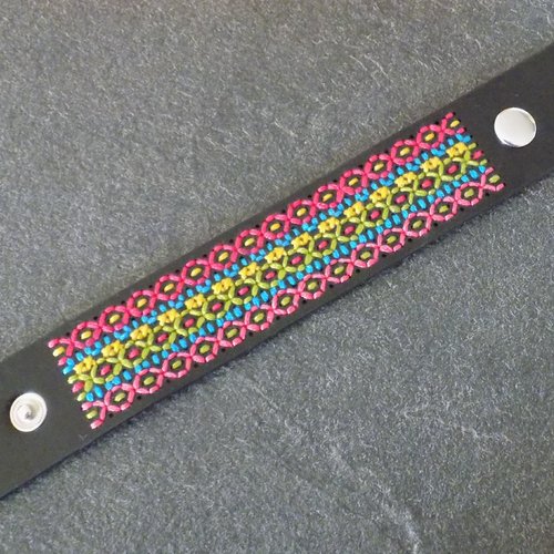 Bracelet, manchette en cuir tissé, motif géométrique
