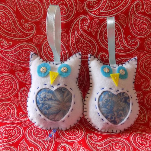 Chouette de noël en feutrine, blanc et bleu et petites perles