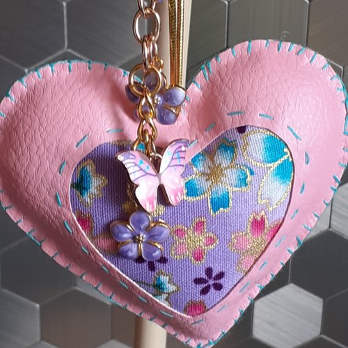 Porte clés / bijoux de sac - modèle fleurs & papillon violet