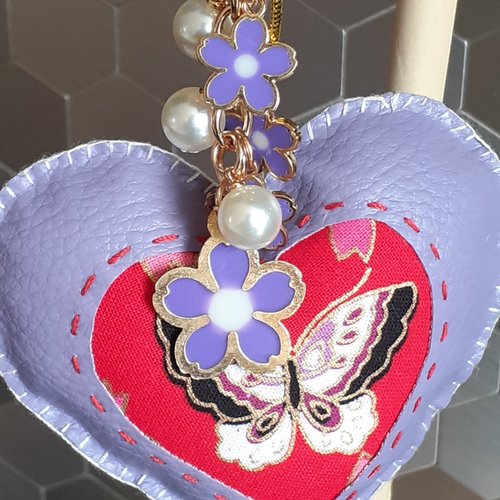 Porte clés / bijoux de sac - modèle fleurs violette et perles nacrées