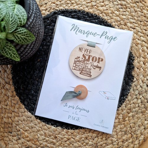 Marque-page bois & ruban, citation "never stop reading"
