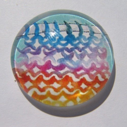 Cabochon rond, 20 mm et son motif tricot, multicolore, verre