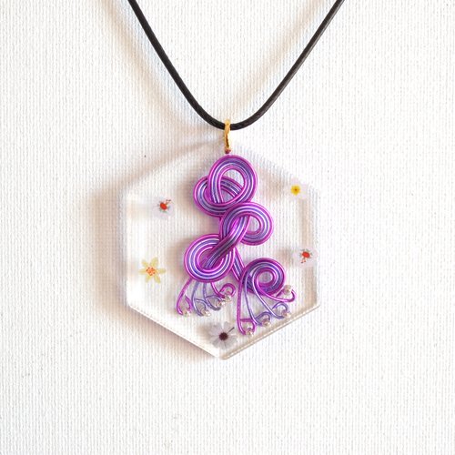 Pendentifs et cordon.