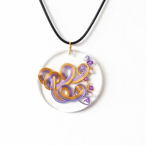 Pendentifs et cordon.