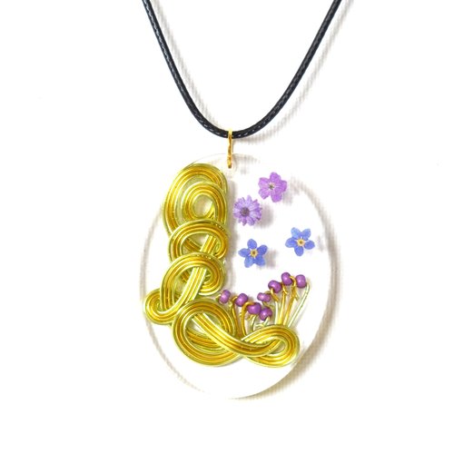 Pendentifs et cordon.