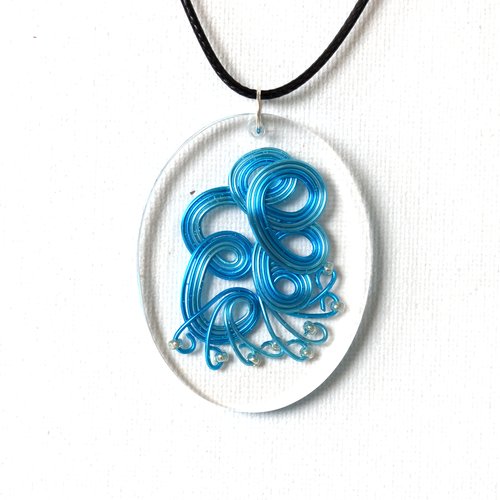 Pendentifs et cordon.