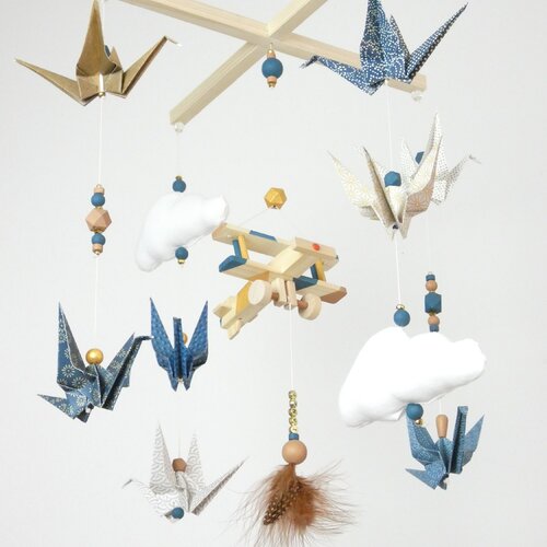 Mobile bébé origami avion bois bleu, beige et doré vintage