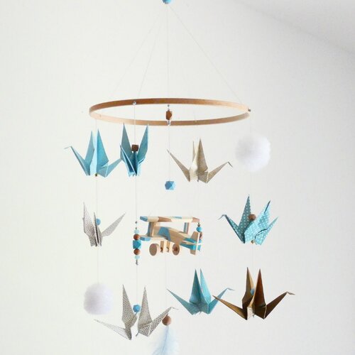 Mobile bébé bois origami avions bois bleu et beige marron