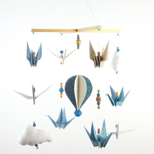 Mobile bébé bois origami montgolfière bleu, beige et doré vintage