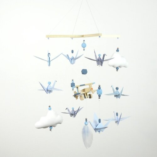 Mobile bébé origami avion bois  bleu ciel, bleu gris et blanc