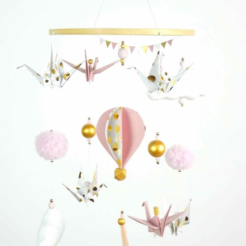 Mobile bébé montgolfière origamis rose poudré, doré et blanc