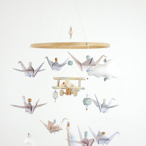 Mobile bébé avion en bois et origamis rose et gris - L'Atelier des Créateurs