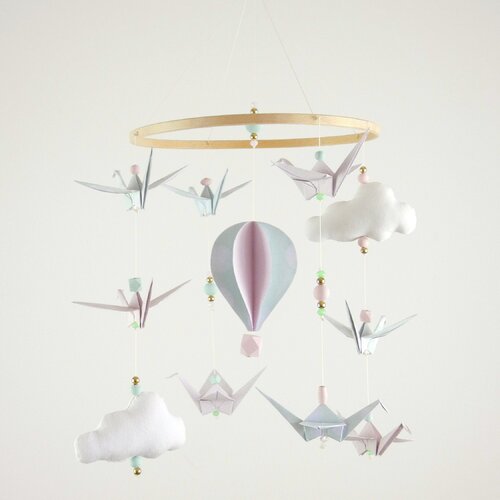 Mobile bébé montgolfière origamis rose pale et vert eau