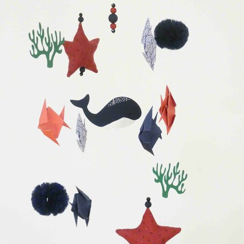 Mobile bébé mer baleine bois, origamis poissons