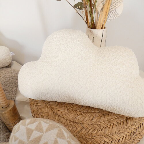Coussin nuage doux, coussin lune bouclettes, couleur blanc écru, beige, coussin pour chambre enfant en forme de nuage,