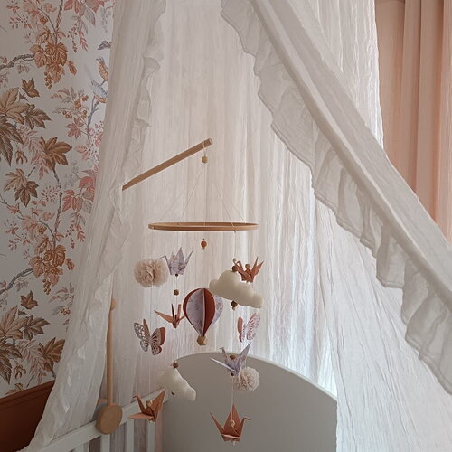 Mobile origamis montgolfière, fleurs, papillon, oiseaux, déco chambre bébé, terracotta, beige, nuages et pompons