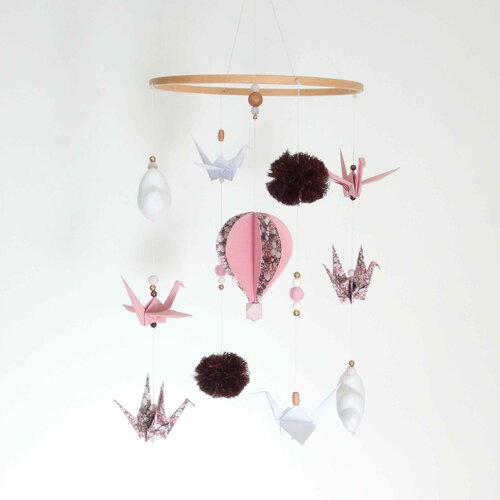 Mobile bébé montgolfière, mobile en origamis rose vieilli, déco chambre bébé