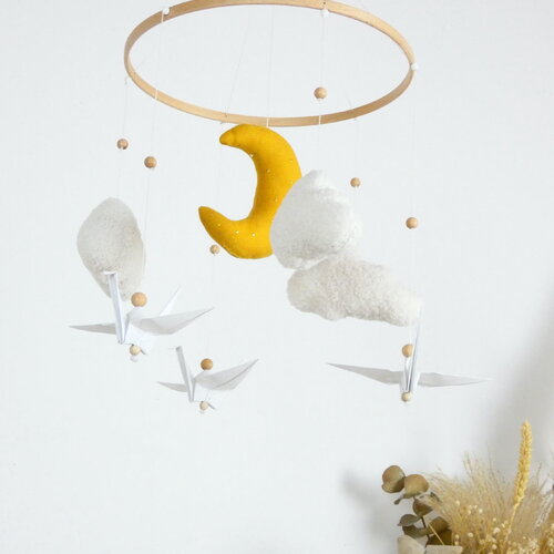 Mobile lune gaze, nuages bouclés, mobile pour chambre de bébé, mobile pour lit de bébé nuages, déco minimaliste, lune jaune moutarde