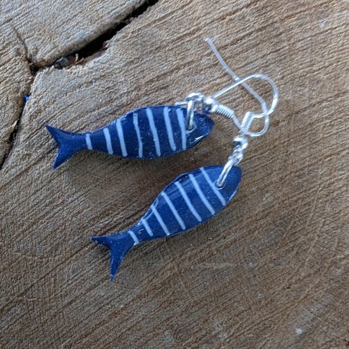 Boucles d'oreilles poissons bleues marine