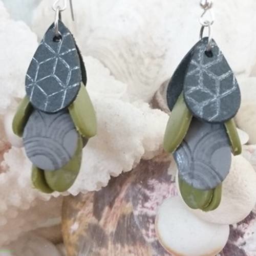 Boucles d oreilles grappe gris et vert kaki impressions grafik 