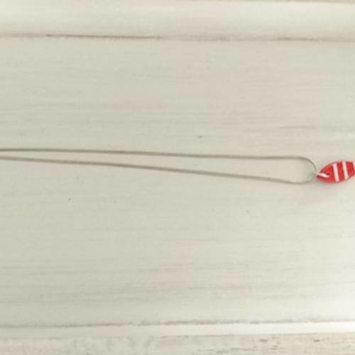 Collier poisson en fimo rouge et blanc  sur chainette 