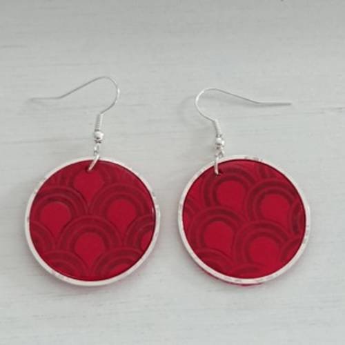 Boucles d'oreilles en fimoring   rouge cerise  motifs japonais seigaiha 