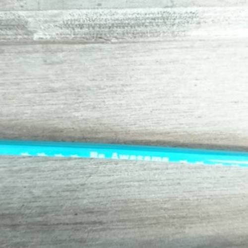 Crayon à papier kokeishi en fimo sur crayon turquoise 