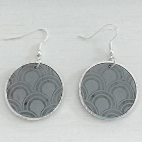 Boucles d'oreilles en fimo ring  grises motifs japonais seigaiha 