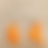 Boucles d'oreilles asymétriques cocotte et bateau  orange en pate polymere 