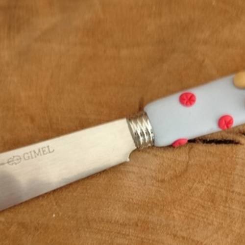 Petite couteau nounours en pâte polymère 