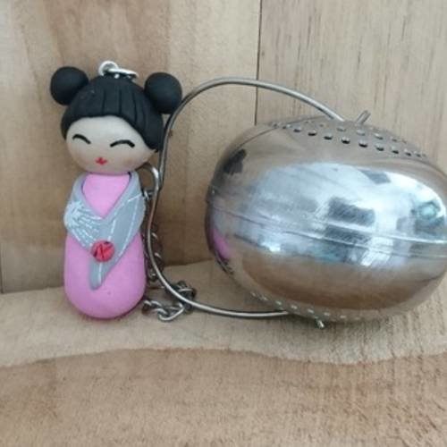 Boule à thé kokeishi rose et grise en pâte polymère
