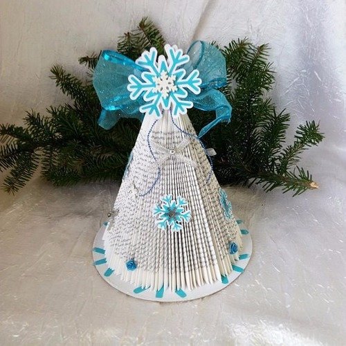 L'arbre de noël étoile des neige en papier de livre plié pour centre de table de noël ou cadeau a offrir 