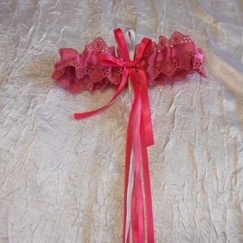 Jarretière mariée dentelle couleur couleur rose bonbon