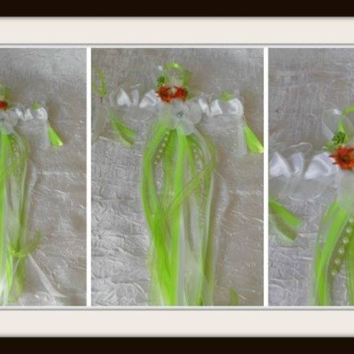 Jarretière mariée couleur blanc / vert anis et fleur rouge orangé