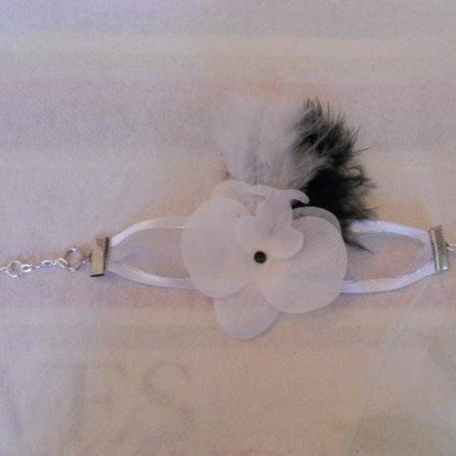 Bracelet ruban avec orchidée blanche