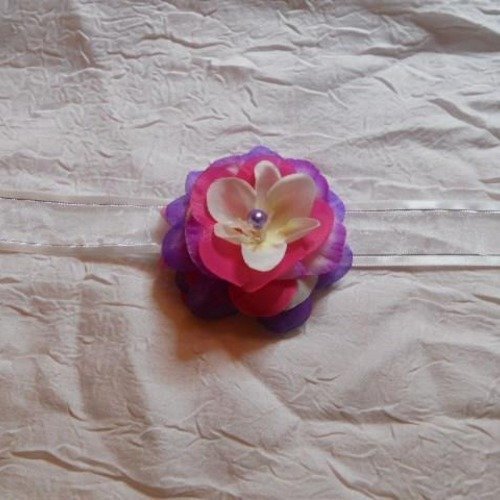 Bracelet ruban fleur couleur blanc /violet /fuschia "cortège mariage"