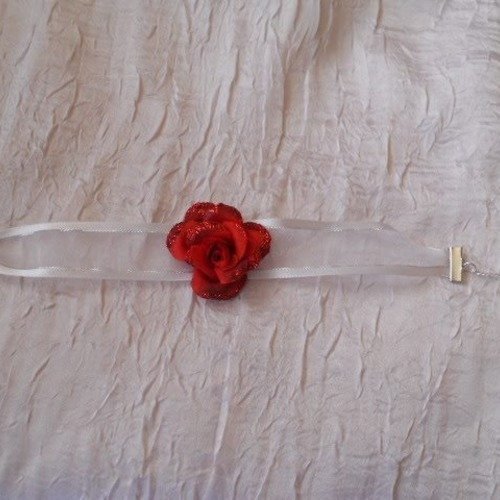 Collier ruban fleur rouge de mariage