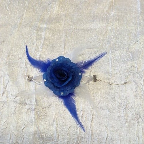 Collier fleur rouge de mariage couleur bleu royal / blanc