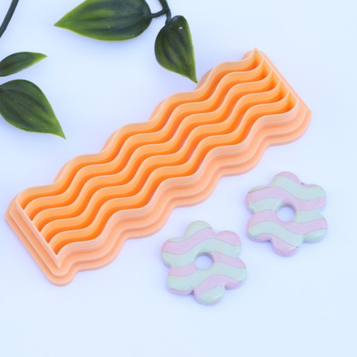 Outil découpe bandes en vague régulières pour pâte polymère