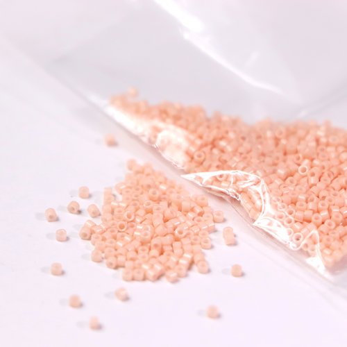 Perles miyuki délica 11/0 saumon pastel , 5g