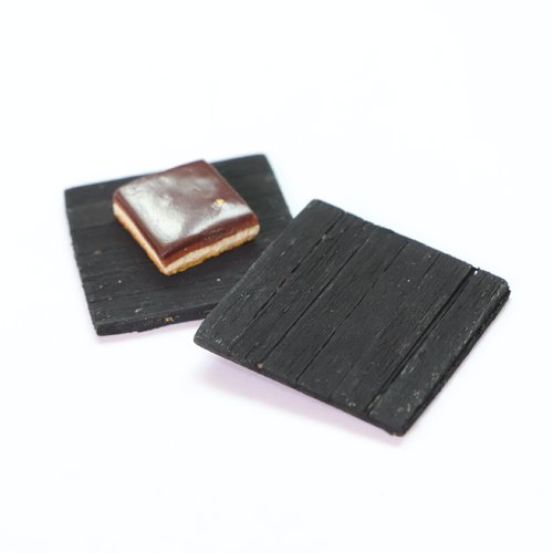 Support miniature en bois noir