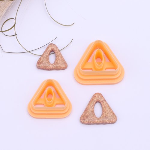 Lot de 2 emporte-pièces triangles ajourés