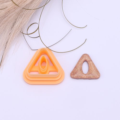 Emporte pièce triangle ajouré pampille 25mm