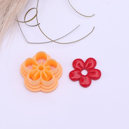 Emporte pièce fleur 5 pétales détaillée et ajourée